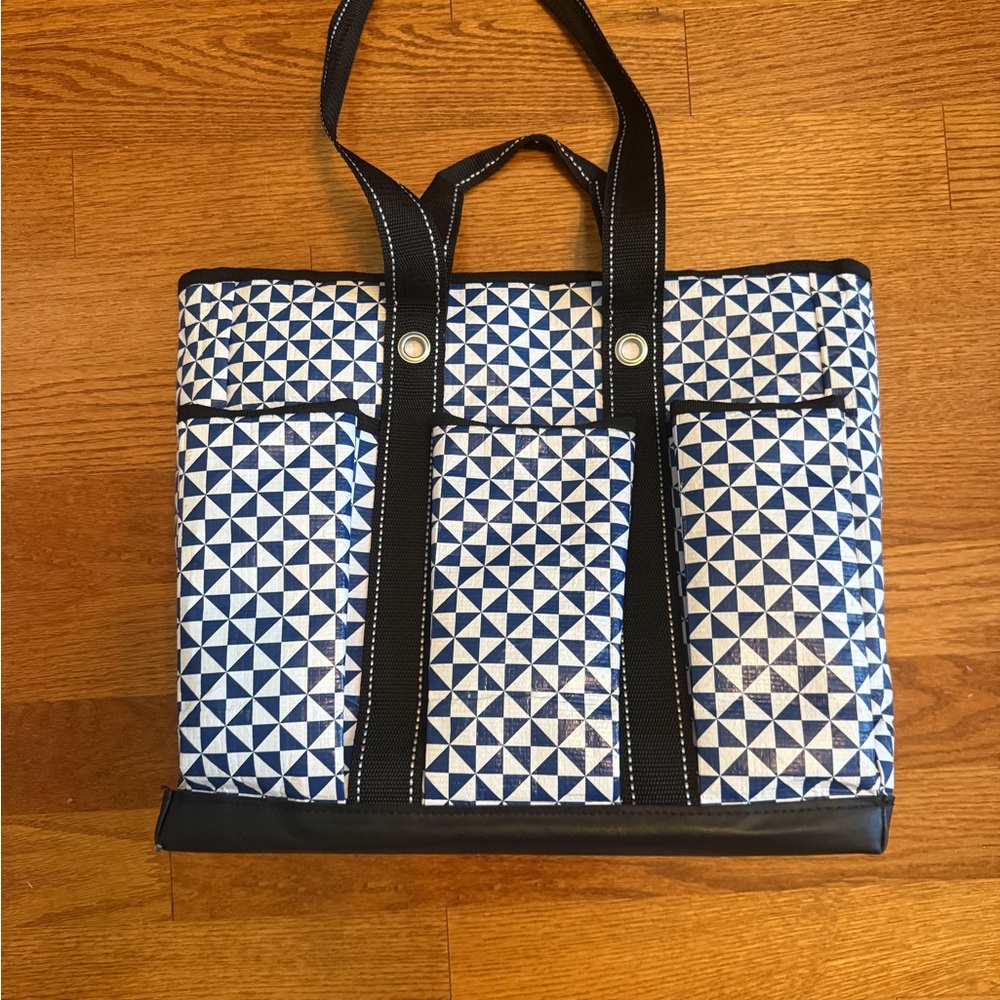 Scout Blue and White Triangular Pattern Tote - image 2